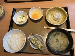 いつも通り朝食...