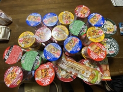 常備食のカップ...