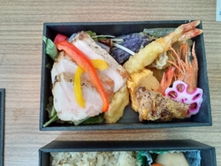 書道展の審査会...