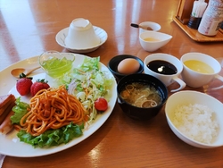 1泊し、朝ごは...