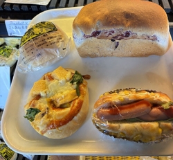 おやつのパンを...