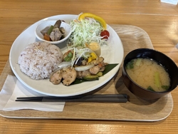 予約で、平日女...