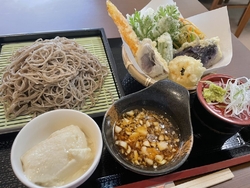自家製蕎麦粉だ...