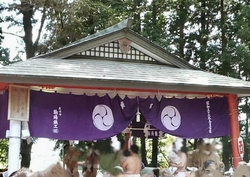 「泣き相撲」で...