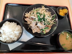 豚ニラ炒め定食...
