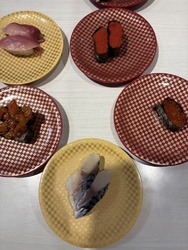 夕食に家族で食...