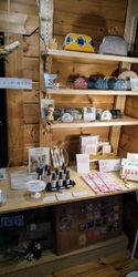 店内はバッグ、...