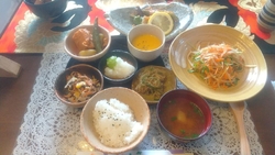 お野菜高い中で...