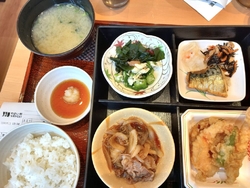 お昼ごはんに家...