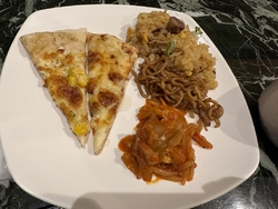 上のフロアでボ...