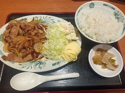 夕飯を食べに行...