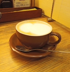 飲み物を飲みな...