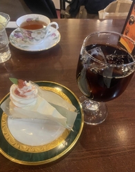 友人と夕食を食...