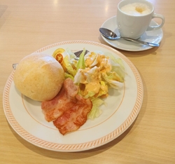 ベーコンとサラ...