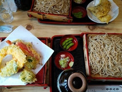 昼時に初訪問。...