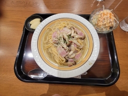 サラダもついて...