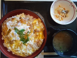 LUNCHで訪...
