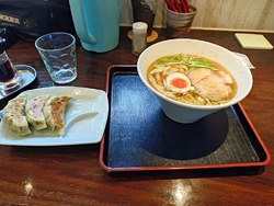 昼食にたぐちに...