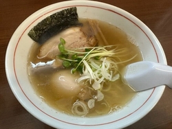 お昼過ぎ、駐車...