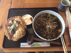 お昼に初訪問し...