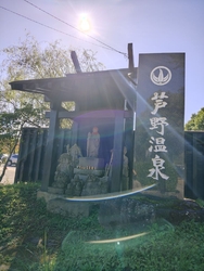 朝カーテンを開...