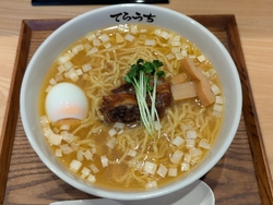 お昼に来店する...