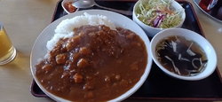 お店の前は、何...