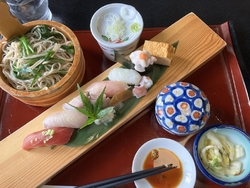 紅葉の季節で、...