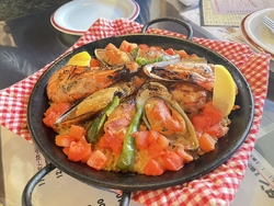 パエリアが食べ...