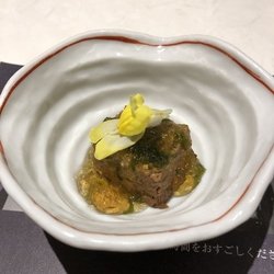 お店の入り口か...