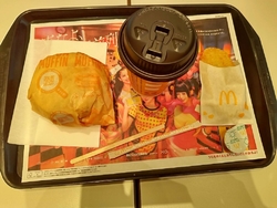 朝食を食べに行...