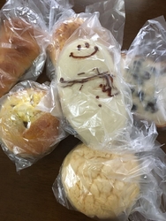 久しぶりのパン...
