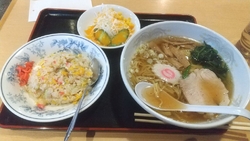 夕食に来店。チ...