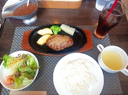 ランチを予約し...