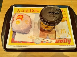 朝食を食べに寄...
