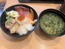 ひとりでランチ...