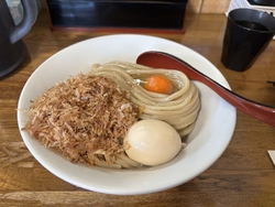 今日のお昼は村...