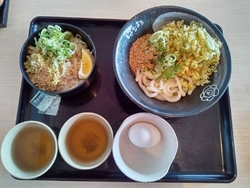 お昼を食べに行...