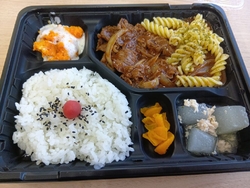 お昼にお弁当を...