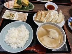 焼き餃子と水餃...