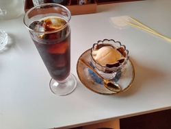 お昼を食べに行...