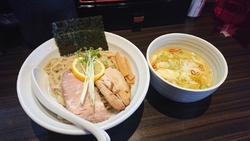 昆布水つけ麺が...