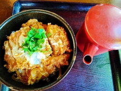 カツ丼とちびせ...
