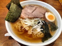 醤油らーめん大...