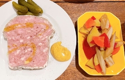 軽くワインを飲...