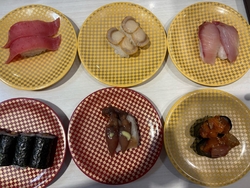 夕食に家族で食...