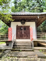 境内の延命殿に...