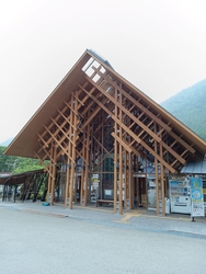 足湯を楽しんで...