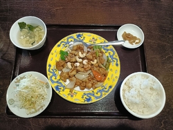 ランチで鶏肉カ...