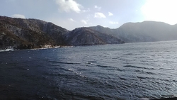 冬の中禅寺湖で...